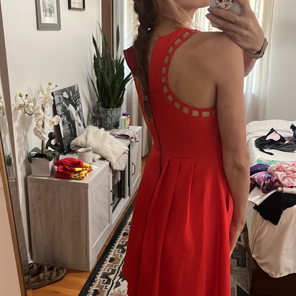 Flowy red dress! - Picture 2 of 3